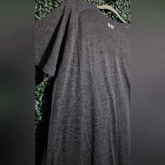 90 Degree By Reflex Charcoal Short Sleeve Tee - Picture 4 of 4